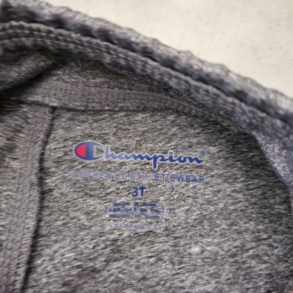 Champion outfit - Picture 4 of 8